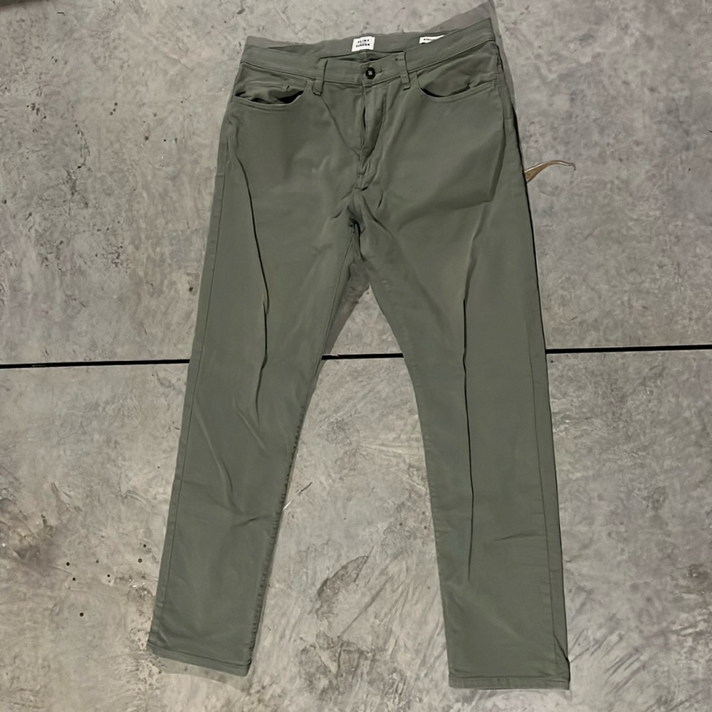 Huckberry/Flint and Tinder. 365 pant. Light olive green. Size 33/32. Straight.